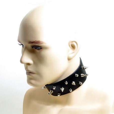 BDSM-Bondage-Halsband aus Leder: Stacheln und Nieten, mit Hängeschloss verschließbar